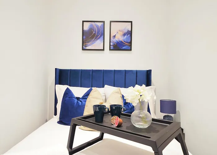 Grand Studio Apartments In Feltham